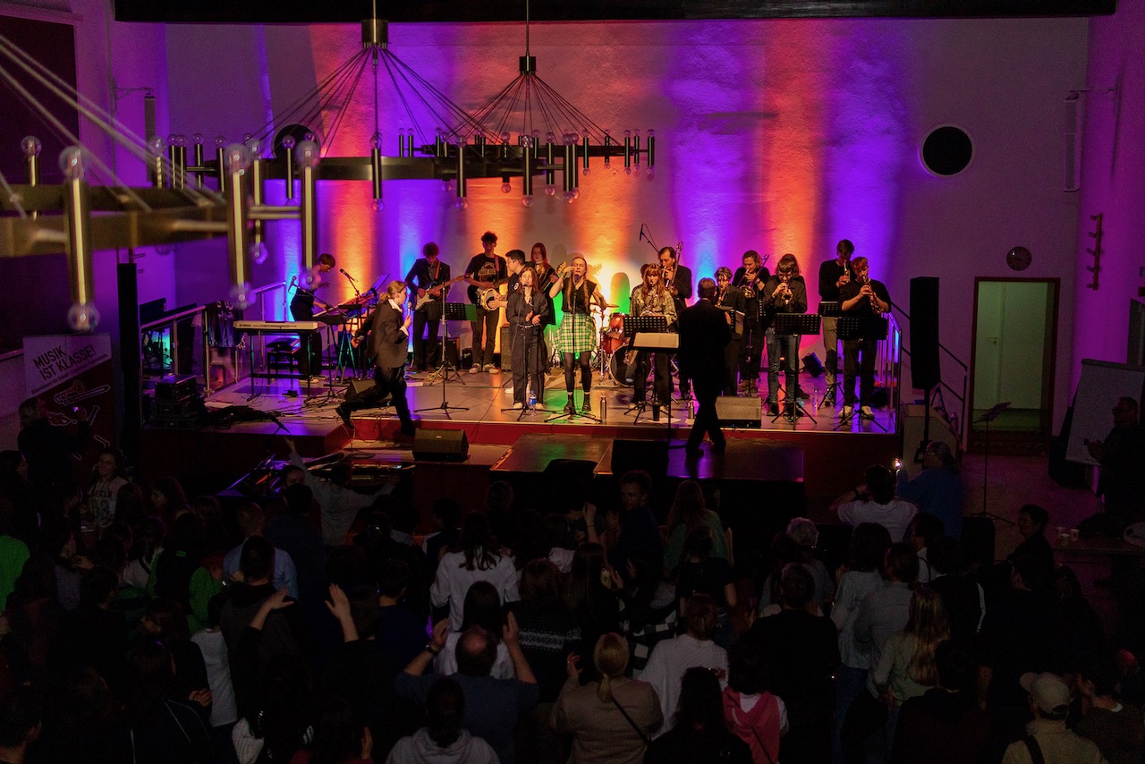 images/Bilder_RSG_HP/Fotos/2023-04-06_RSG_Band_Friends/rsgband-and-friends-32.jpg#joomlaImage://local-images/Bilder_RSG_HP/Fotos/2023-04-06_RSG_Band_Friends/rsgband-and-friends-32.jpg?width=1280&height=854