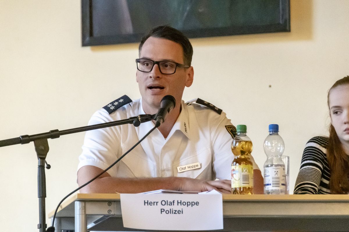 images/Struktur/Rueckblicke/2020.03.02_Podiumsdiskussion_Gewaltvideos/05.jpg