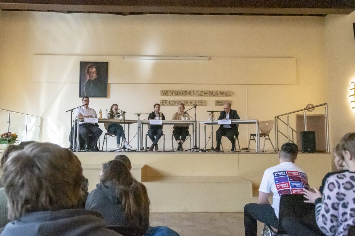 images/Struktur/Rueckblicke/2020.03.02_Podiumsdiskussion_Gewaltvideos/29.jpg